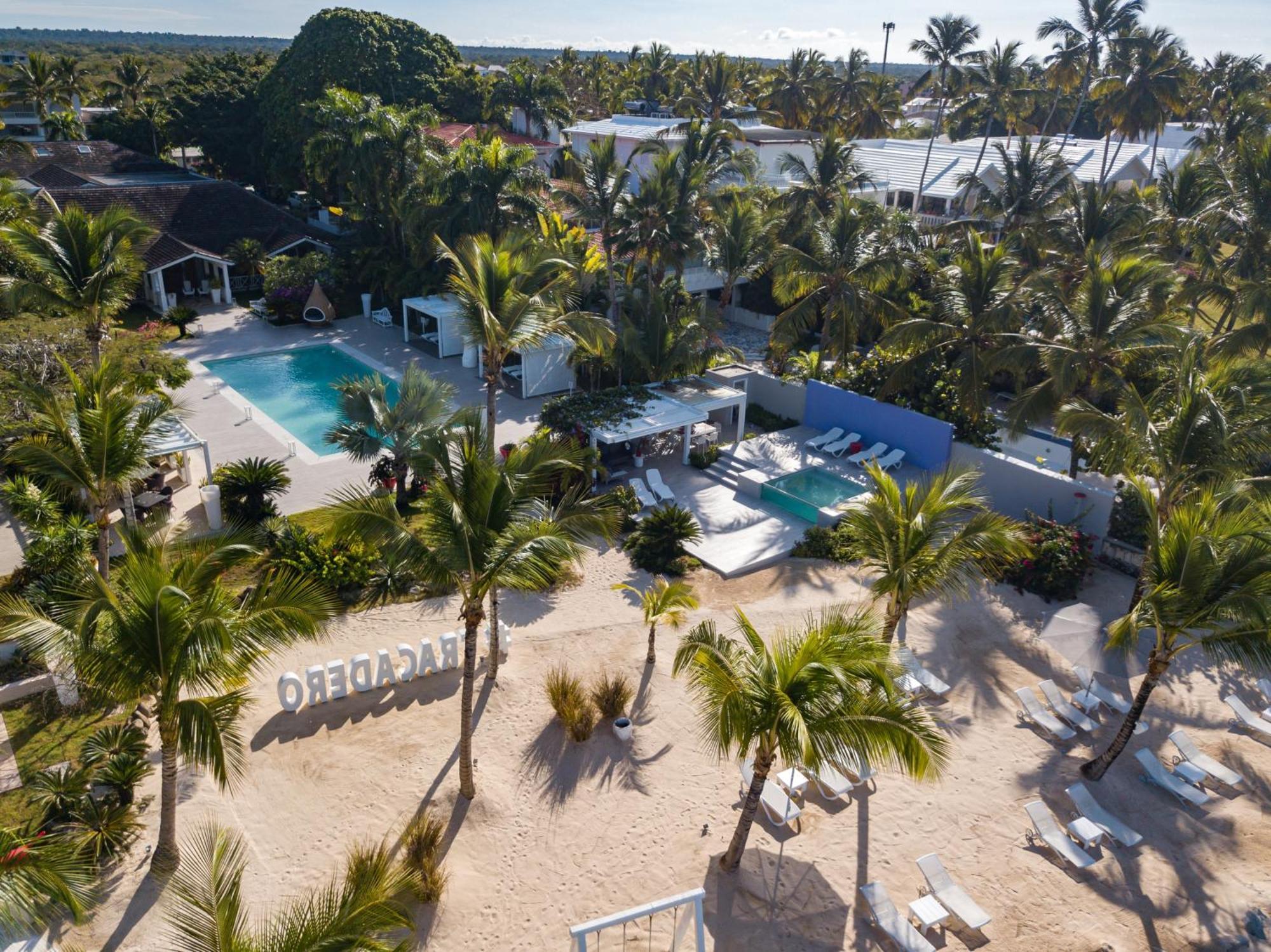 Tracadero Beach Club & Holidays Rentals Баяхибе Екстериор снимка