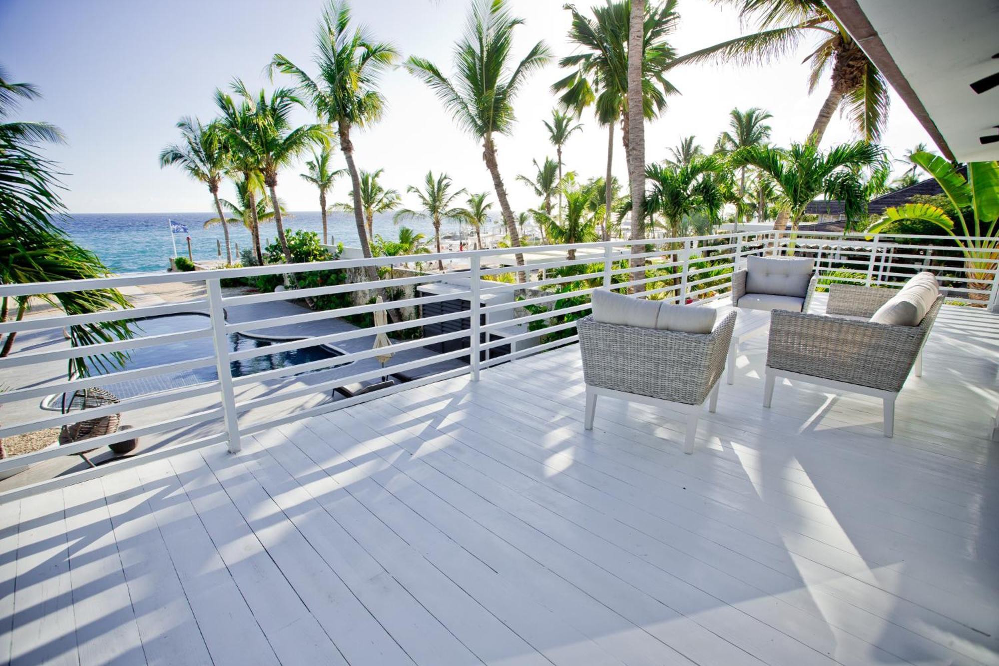 Tracadero Beach Club & Holidays Rentals Баяхибе Екстериор снимка